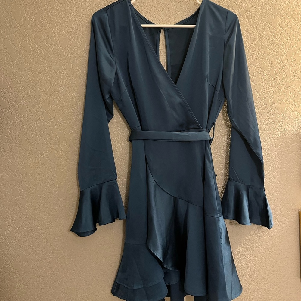 Blue Keyhole back dress with bell sleeve Size Large